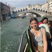 Me defino como una persona paciente y atenta , tengo 17 años y estoy en 2 bach, me gustaría dar a niños de infantil y primaria.